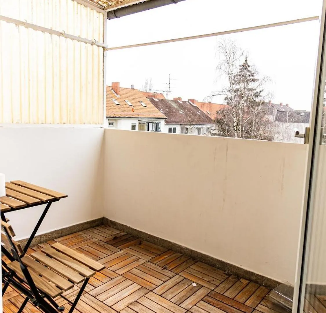 Zentral, Naehe Hbf, Supermarkt, Bahn Vor Ort Hannover